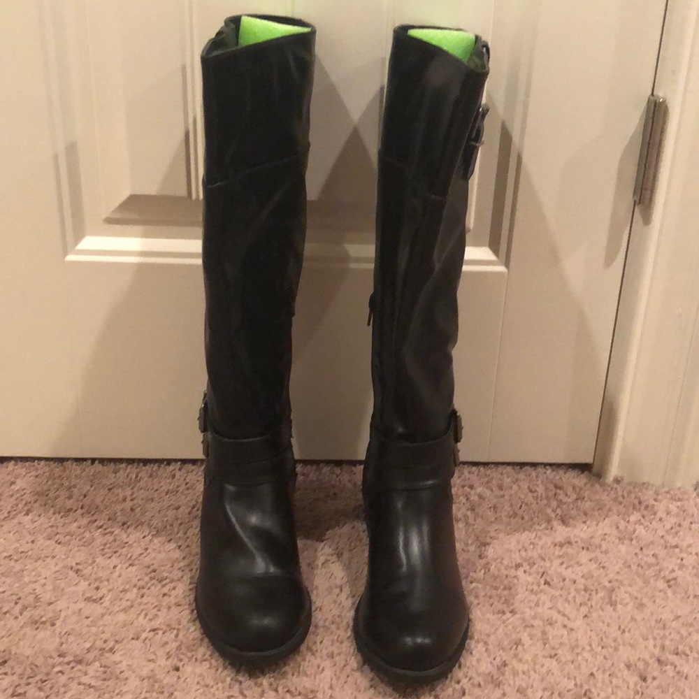 Cute black boots